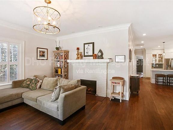 4th image of 939 Euclid Ave NE