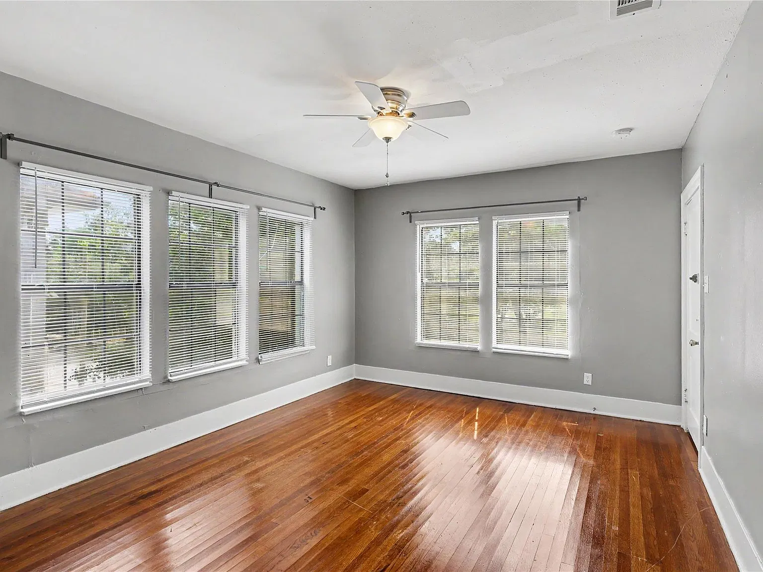 2 bed, 1.0 bath, 3227 sqft, $1,525 — Photo 4