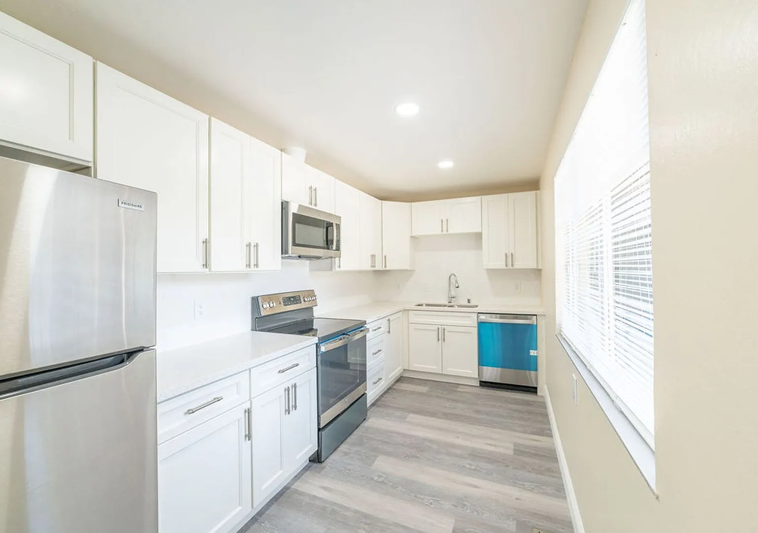 490 42nd Street — Photo 3
