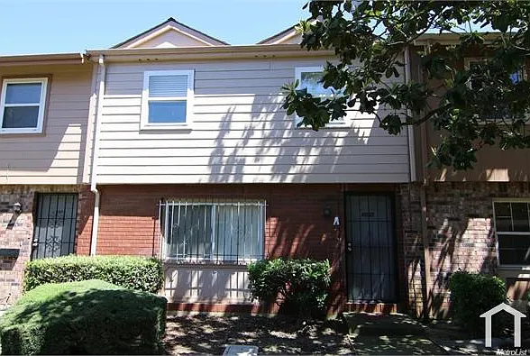 4207 Brookfield Dr — Photo 2