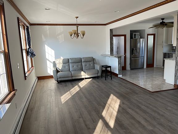 5th image of 138 Pompton Ave