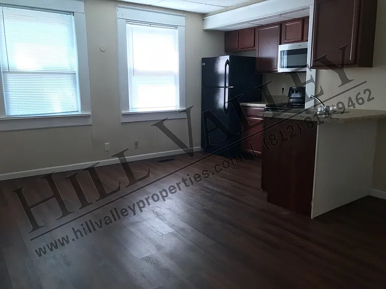 928 Center St — Photo 4