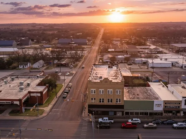 107 S Austin St, Comanche, TX 76442