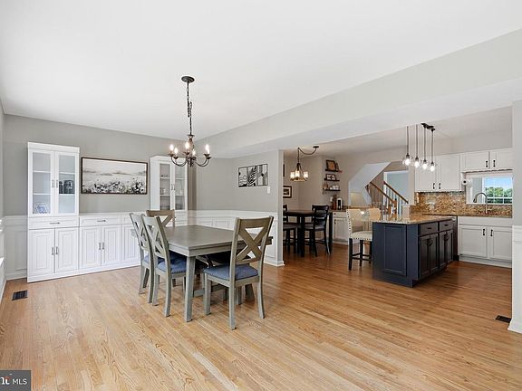 3rd image of 4546 Jasmine Dr