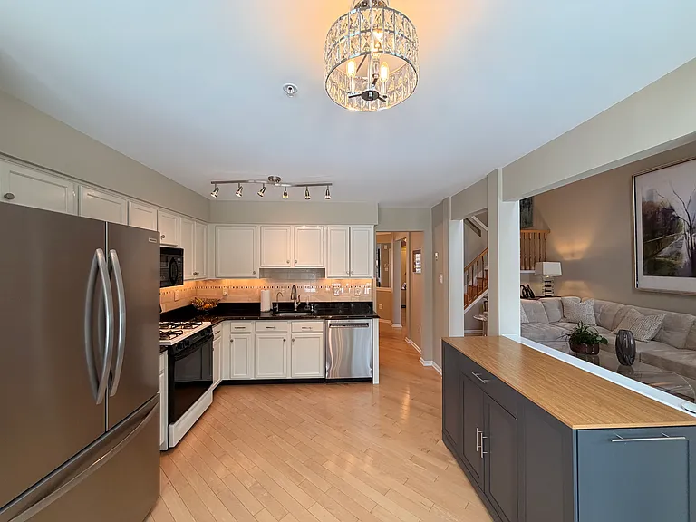 807 Breckinridge Ct — Photo 10