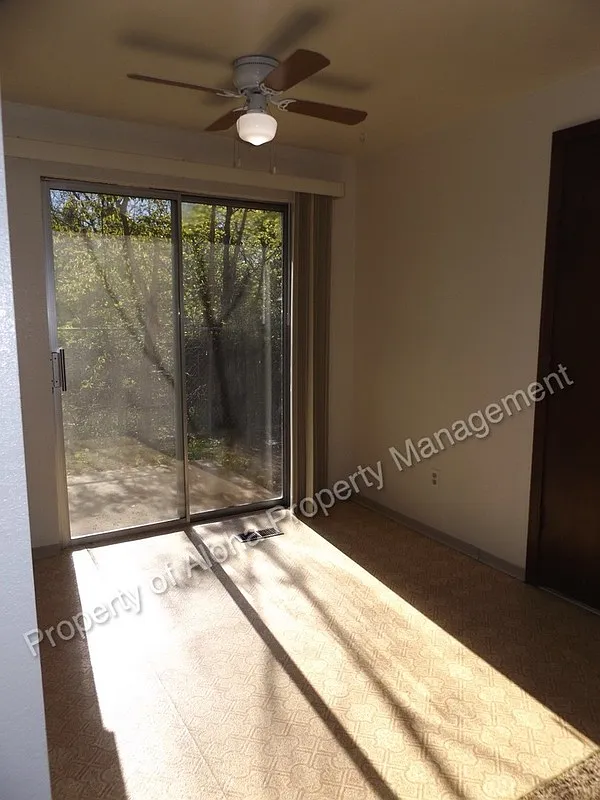 2 bed, 1.0 bath, 720 sqft, $1,451 — Photo 3