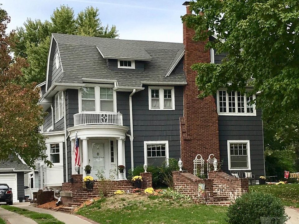1st image of 813 1st Ave E