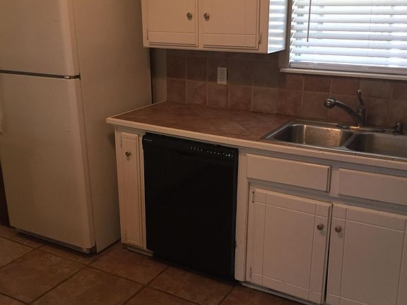 5th image of 1122 Lois St