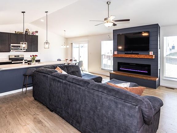 3rd image of 187 Prairie Wind Dr