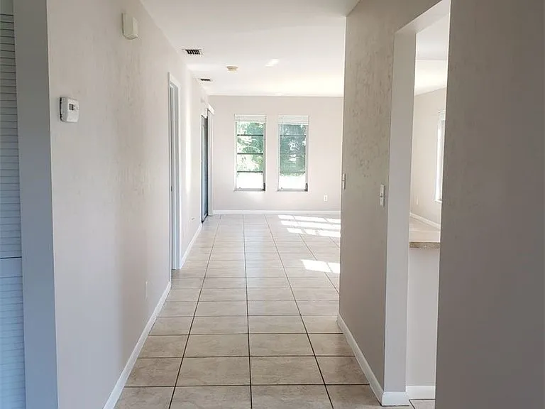 1101 SW 48th Ter — Photo 4