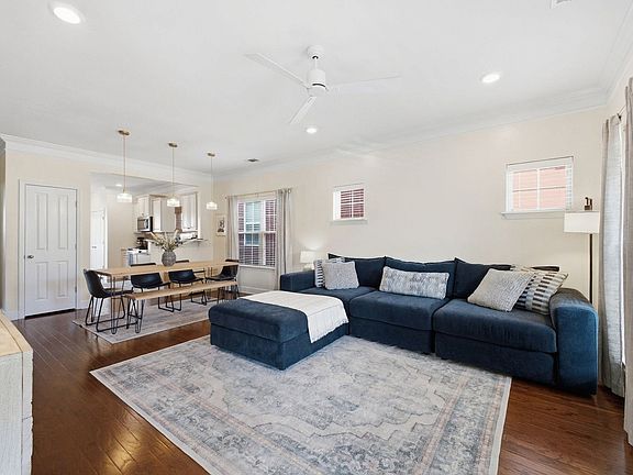 3rd image of 1149 Frewin St