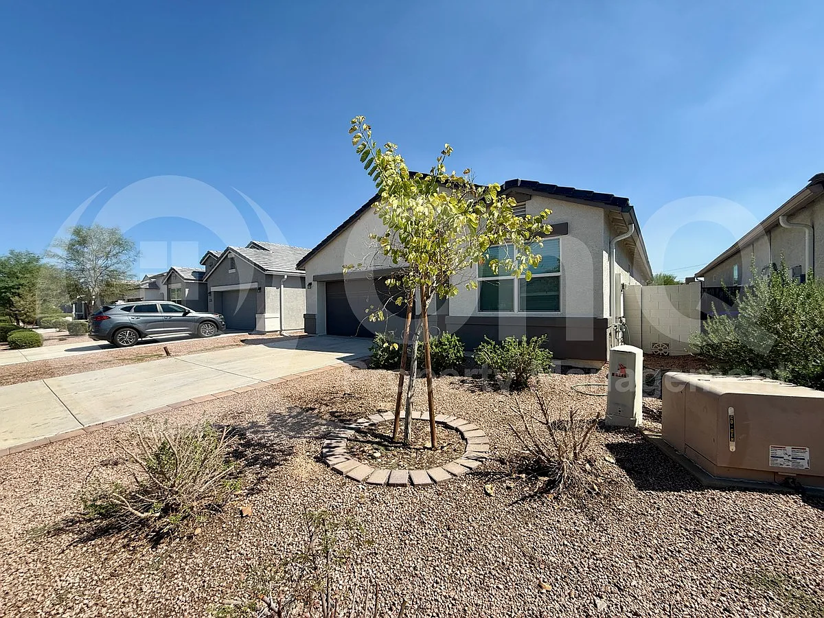 3 bed, 2.0 bath, 1598 sqft, $1,800 — Photo 3