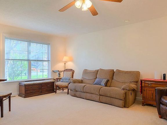 4th image of 90 Dudley Dr
