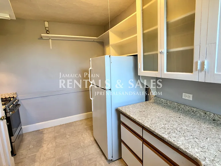 136 Arborway #5 — Photo 3