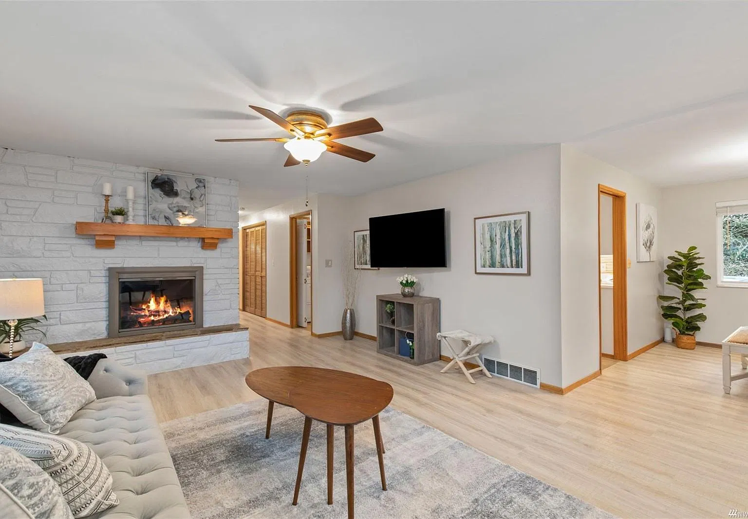 3 bed, 2354 sqft, $2,895 — Photo 4