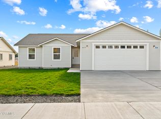 409 Pear Dr, Tieton, WA 98947