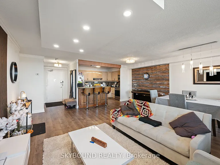 15 La Rose Ave #1510 — Photo 13