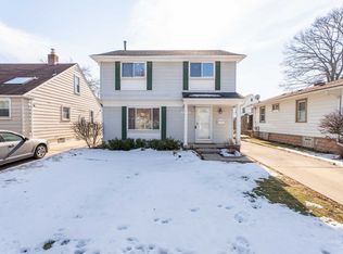 1560 E Lincoln Ave, Birmingham, MI 48009