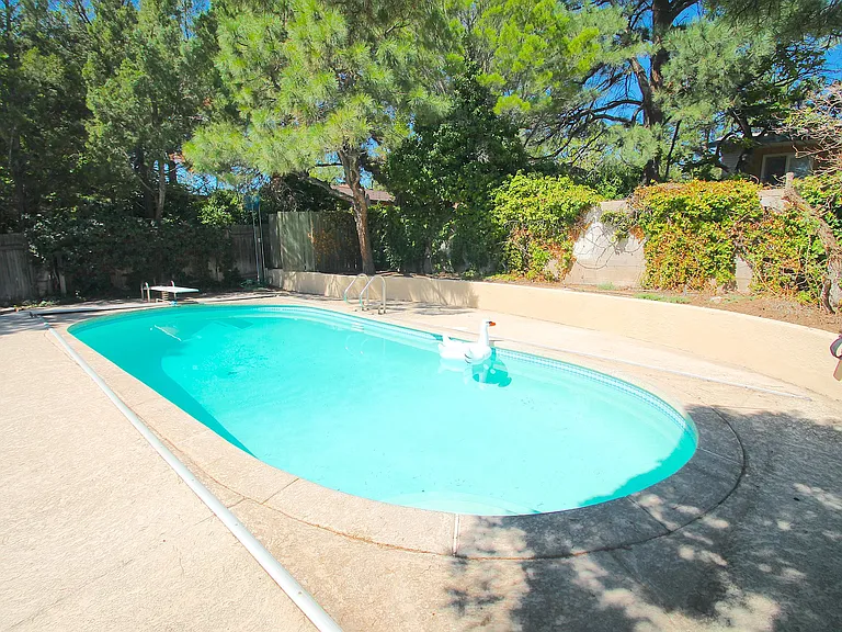 1801 Notre Dame Dr NE — Photo 13