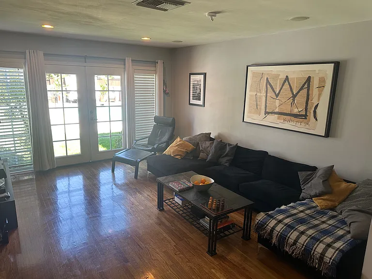 8958 N Swinton Ave — Photo 36