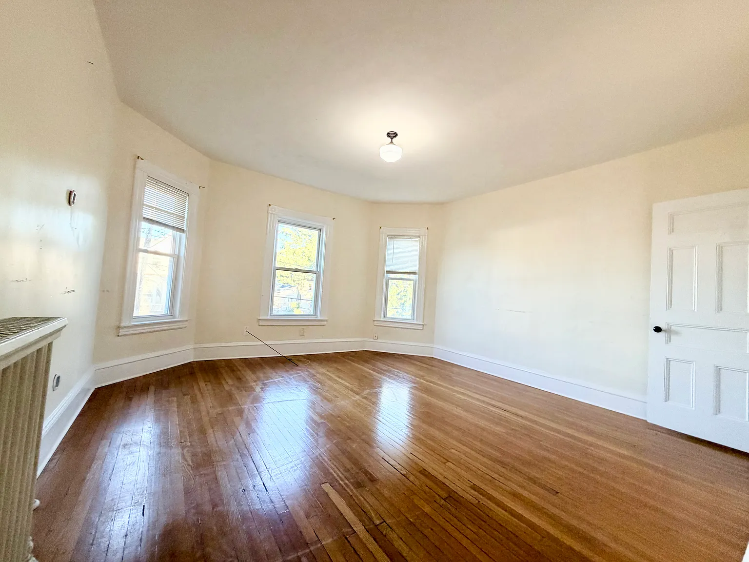 4 bed, 2000 sqft, $3,350 — Photo 3