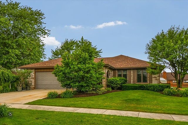1st image of 8242 Chertsey Ct