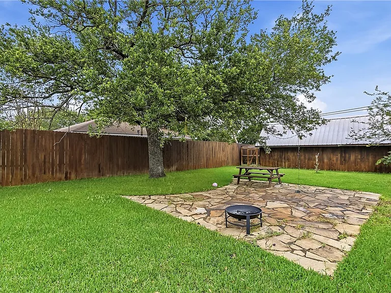 906 Gilchrist Ave — Photo 26