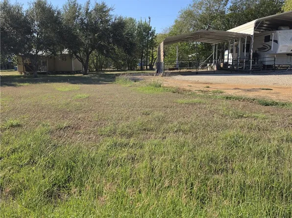 405-411 W Saint Louis Ave, Seadrift, TX 77983