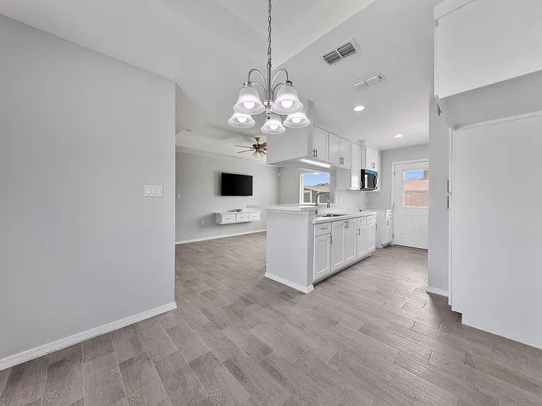 668 Foster Ln — Photo 5