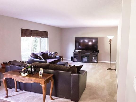 4th image of 1073 Hayward Cir