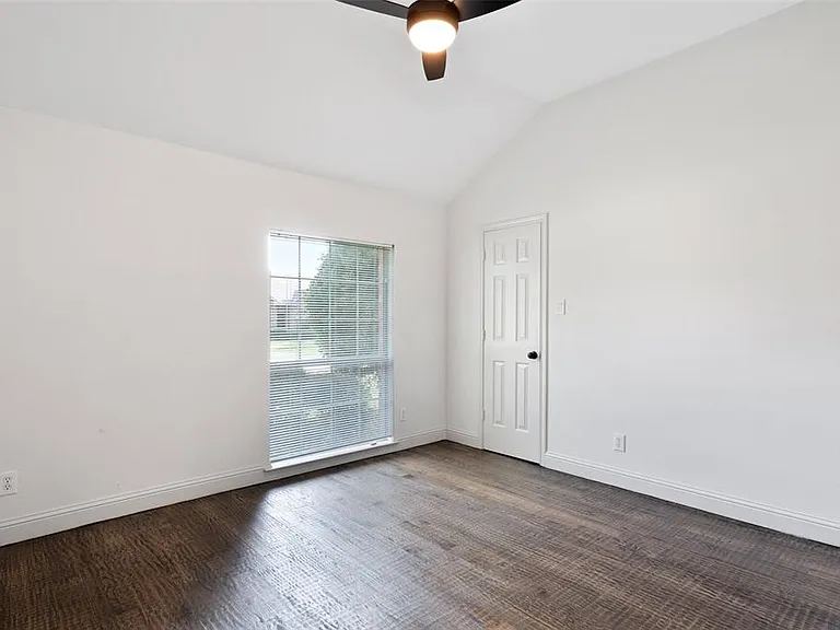 1305 Normandy Dr — Photo 15
