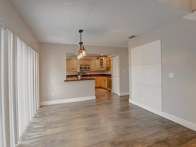 6165 Belleza Ln — Photo 7