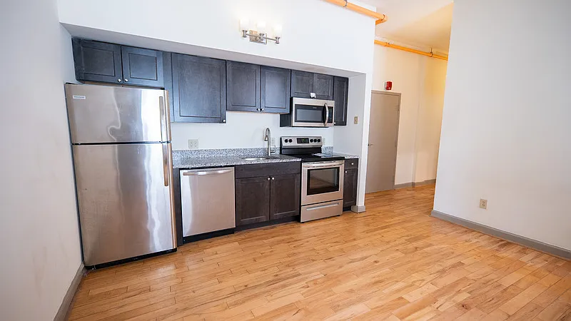 2 bed, 1.0 bath, $2,080 — Photo 2