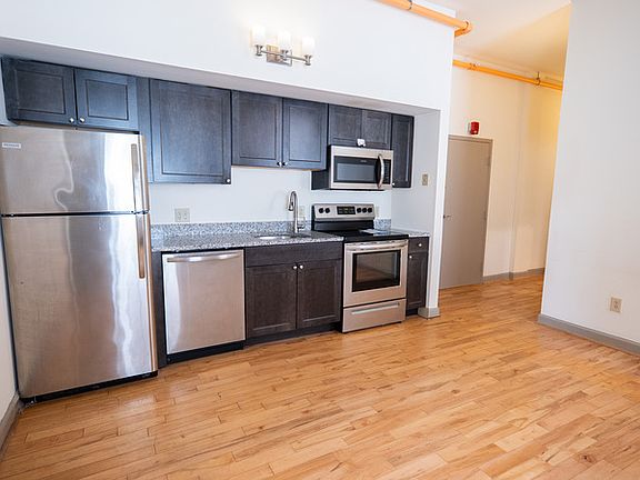 2nd image of 260 College St APT 7
