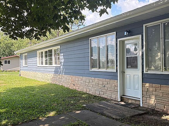 2nd image of 306 N Brush St