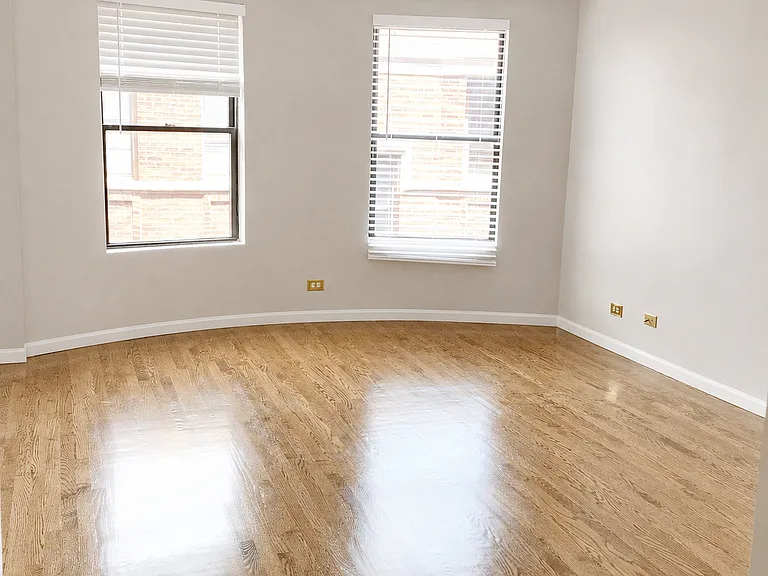 4529.5 S Drexel Blvd — Photo 2
