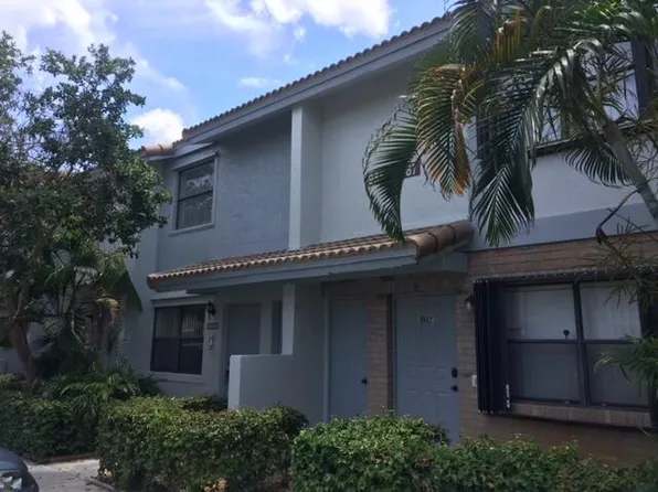 2753 S OAKLAND FOREST Drive #102, Oakland Park, FL 33309