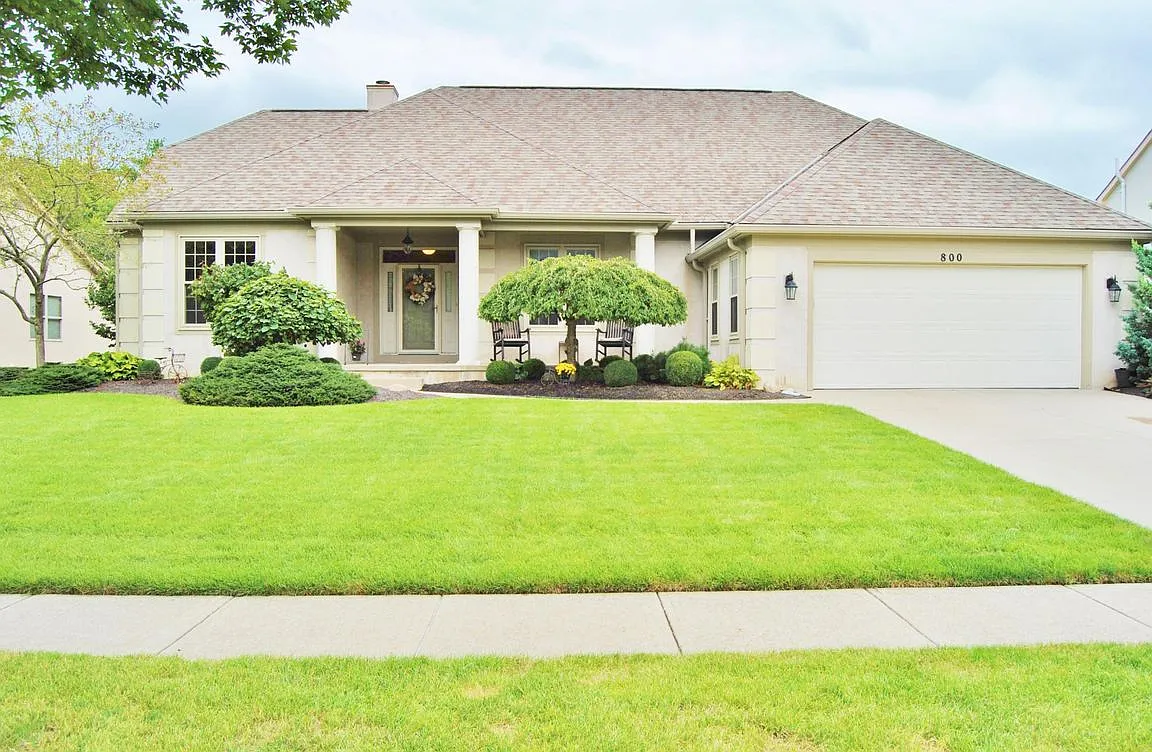 800 Claytonbend Dr photo 1