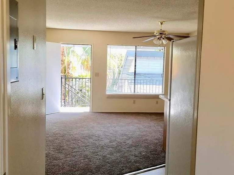 1304 Helix St #27 — Photo 4