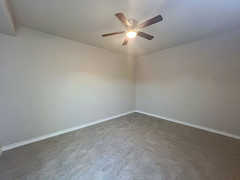 2904 E Lyon St — Photo 11