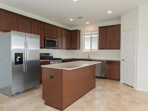 Eat-in Kitchen