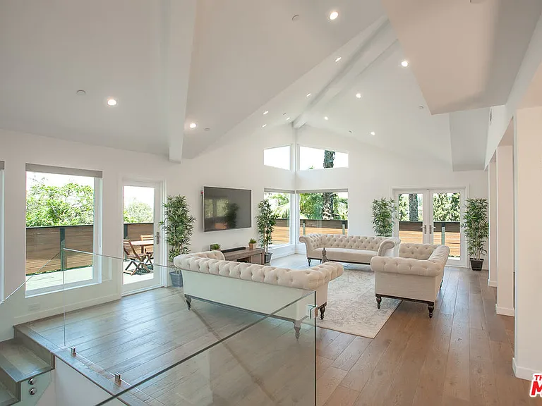 3751 Multiview Dr — Photo 18