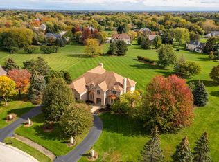 28 Wedgewood Dr, Hawthorn Woods, IL