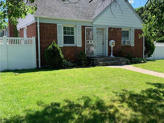 2nd image of 712 Macon Pl