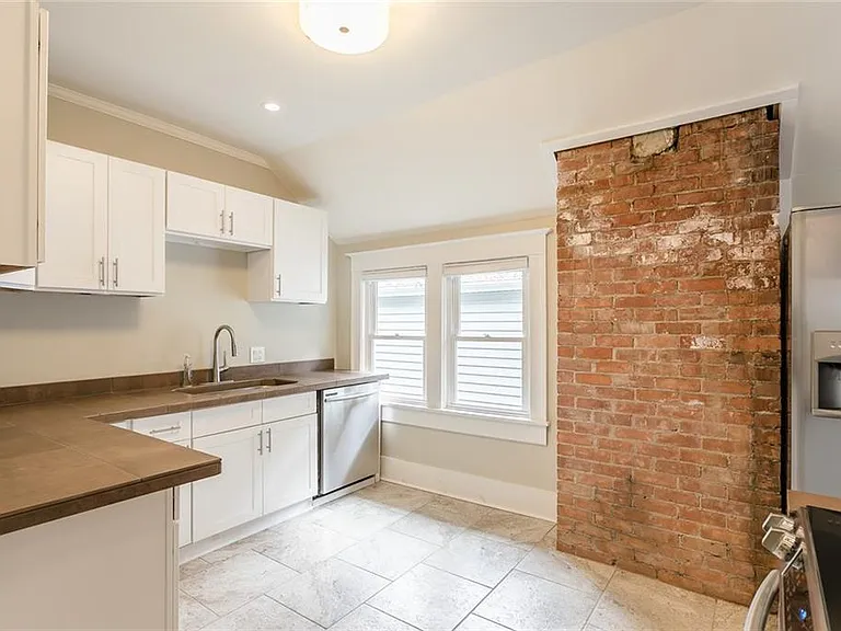 513 Oxford St #2 — Photo 5
