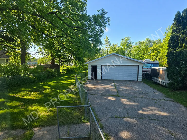 1715 Green St — Photo 12