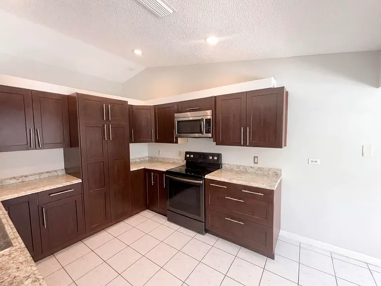 1750 Evergreen Ct — Photo 11