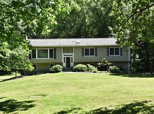 24 Vineyard Ln, Westport, CT 06880