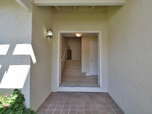 4th image of 359 Churchill Pl