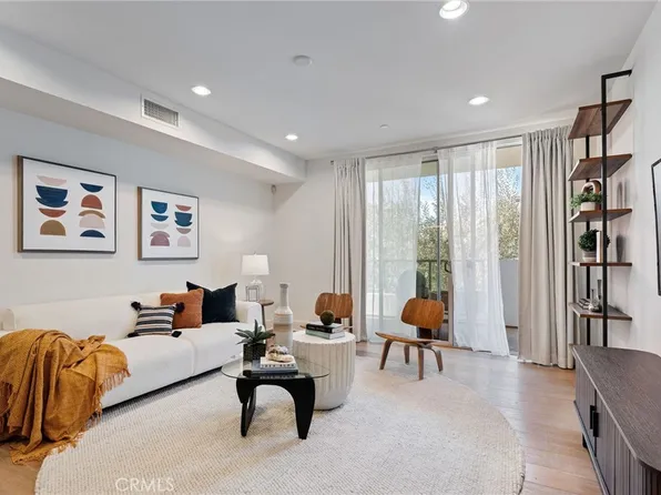 118 N Kings Rd Unit 201, Los Angeles, CA 90048